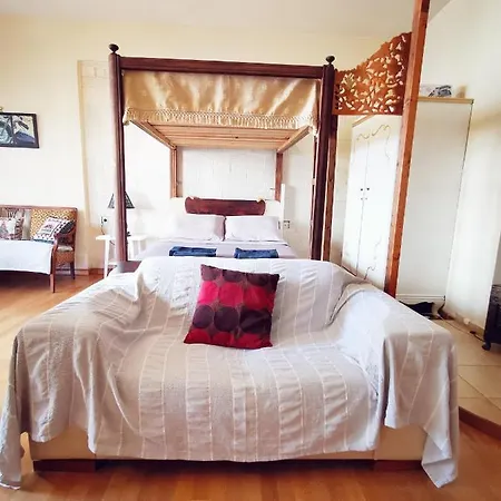 Sweet Leo * Hriszí Aktí Haniá